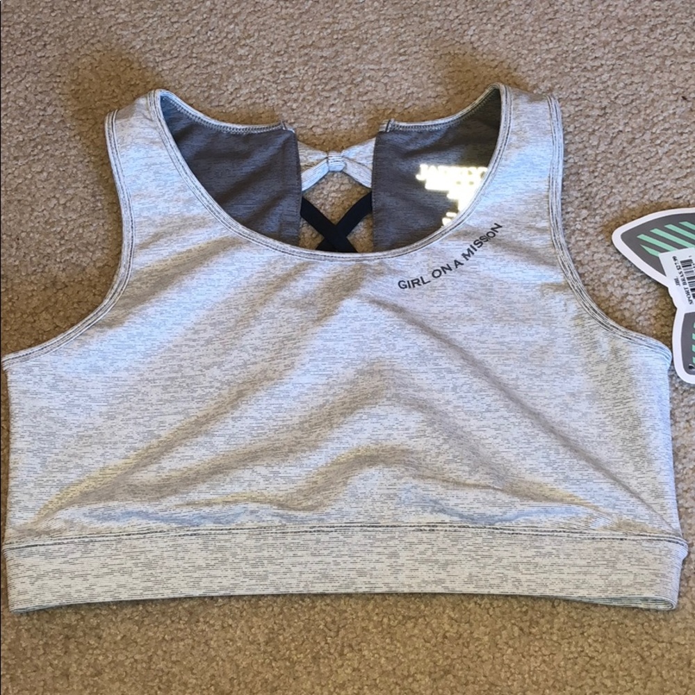 NWT~sports bra